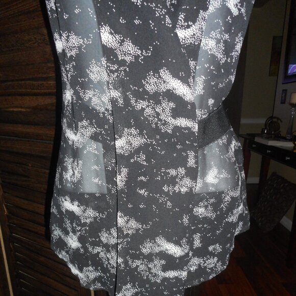 NWOT Semi-sheer black & white dressy blouse, size Medium - Picture 4 of 7